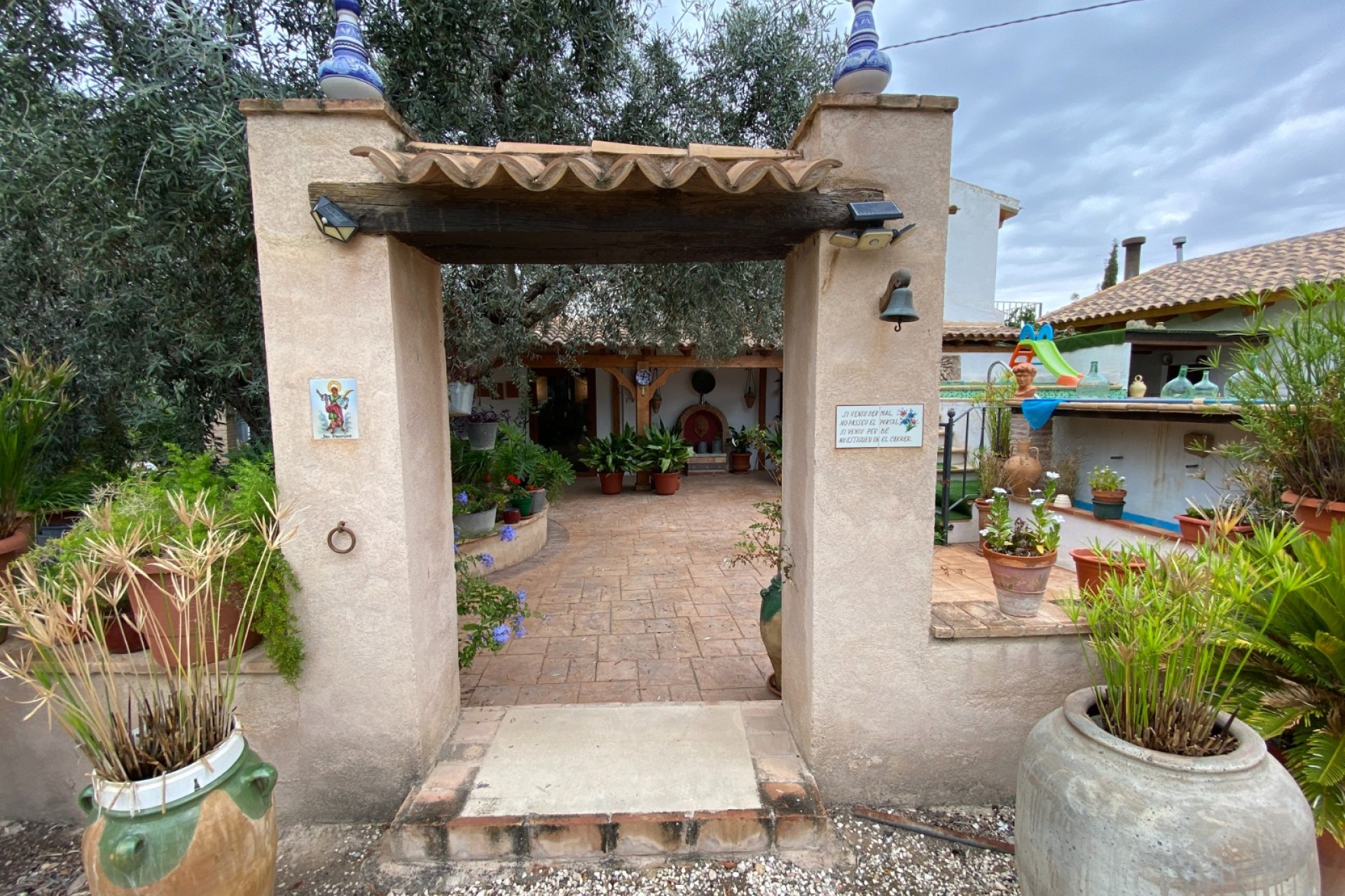 Resale - Villa - Sax