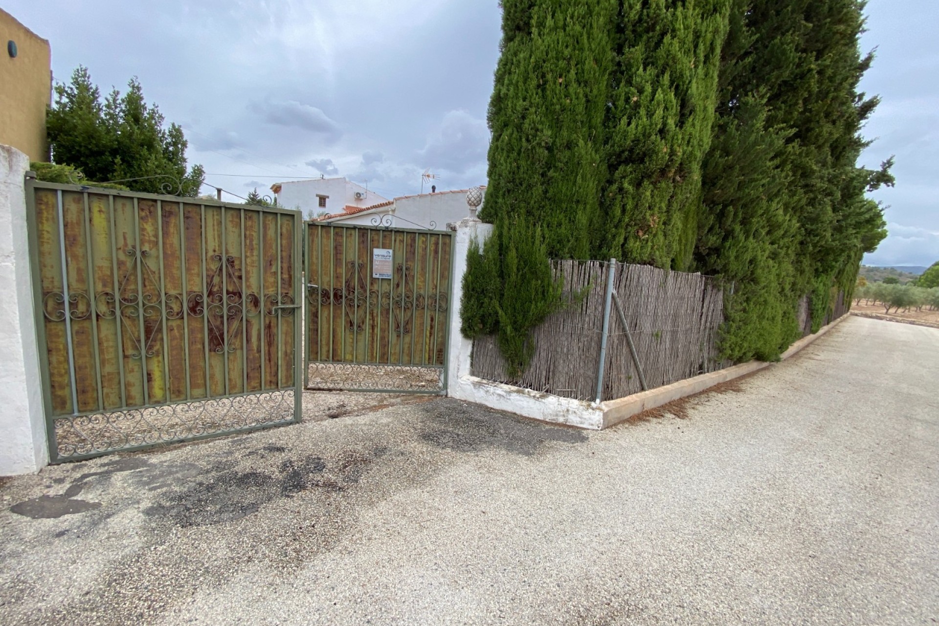 Resale - Villa - Sax