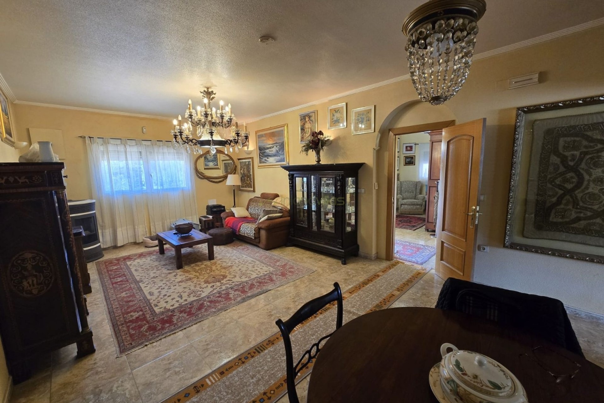 Resale - Villa - Sax