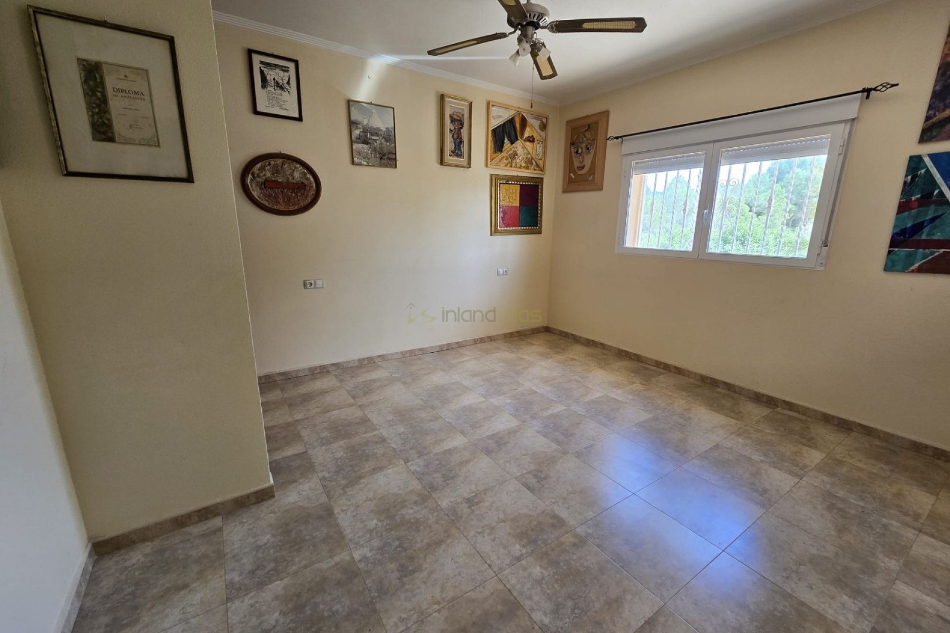 Resale - Villa - Sax