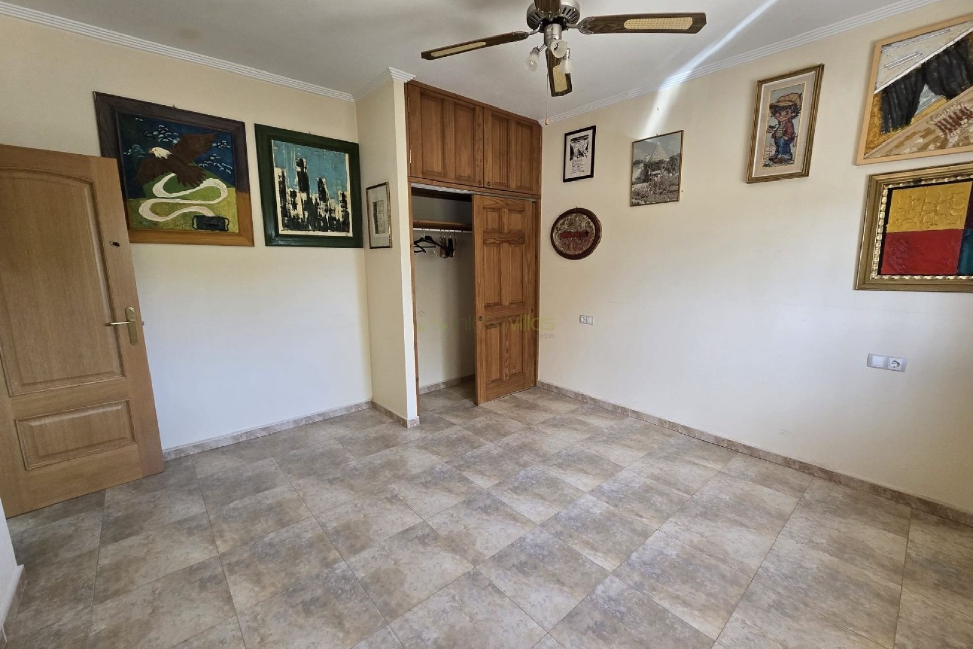 Resale - Villa - Sax