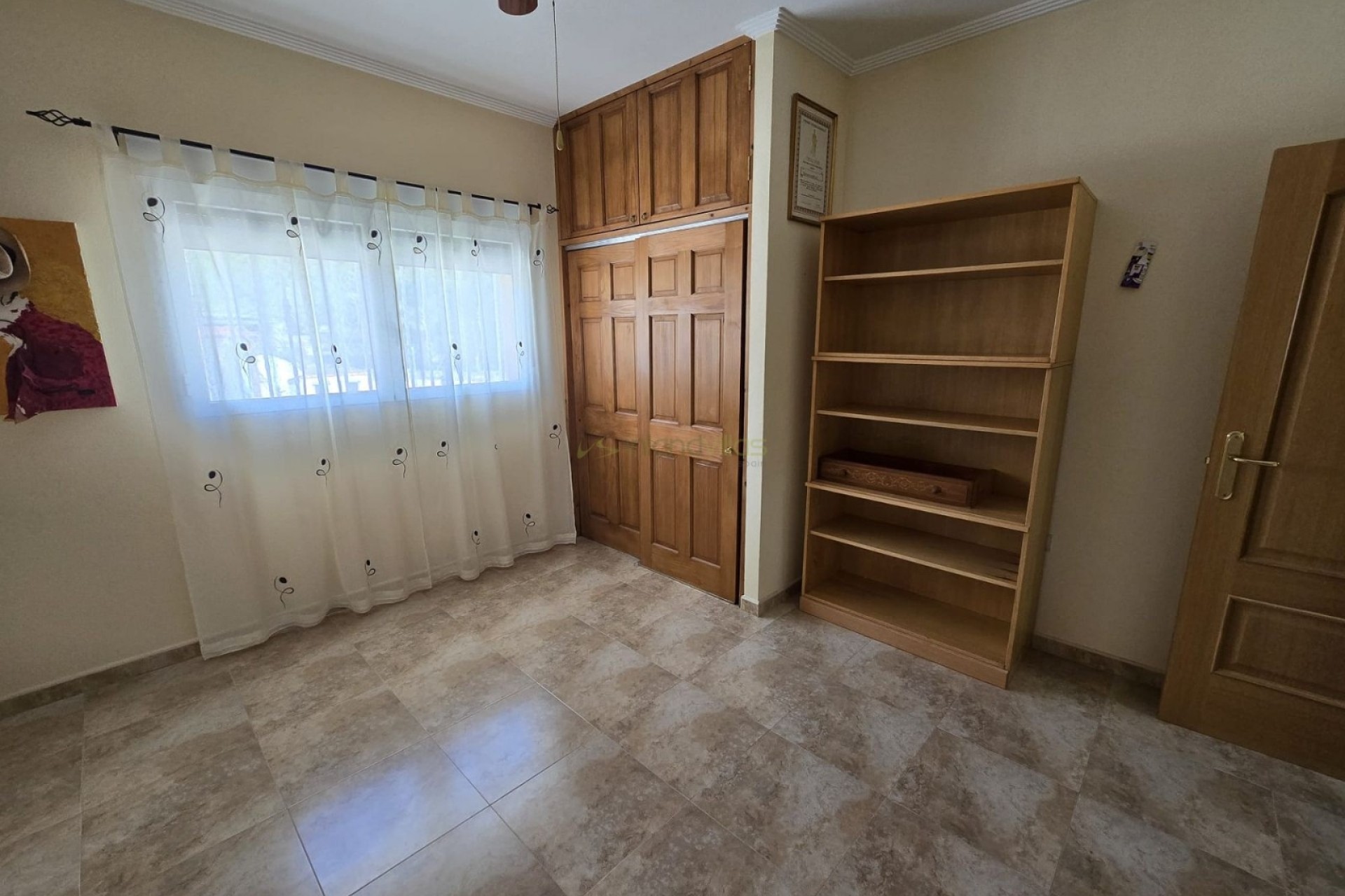 Resale - Villa - Sax