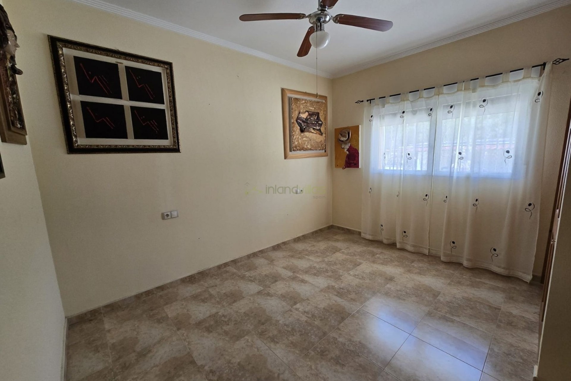 Resale - Villa - Sax