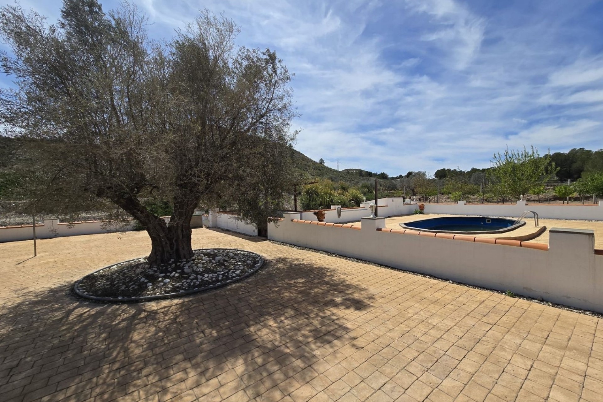 Resale - Villa - Sax