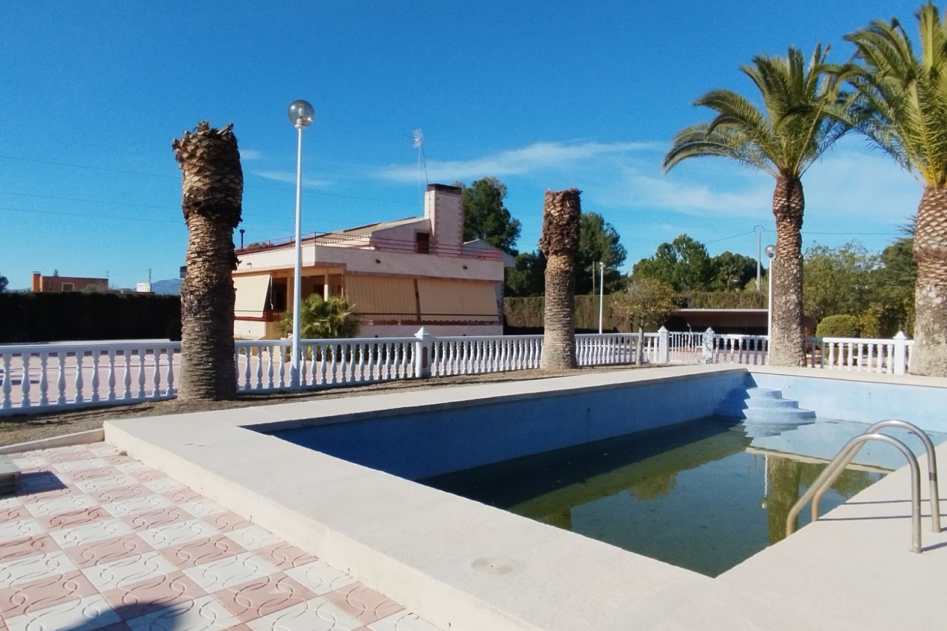 Resale - Villa - Sax