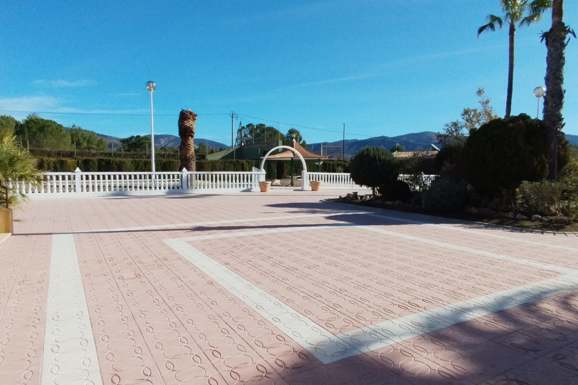 Resale - Villa - Sax