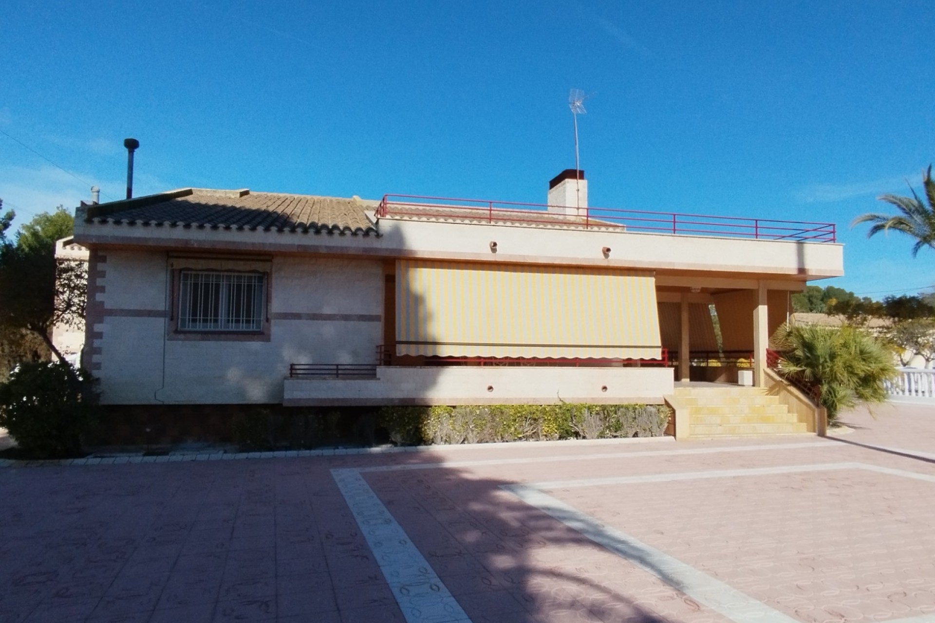 Resale - Villa - Sax