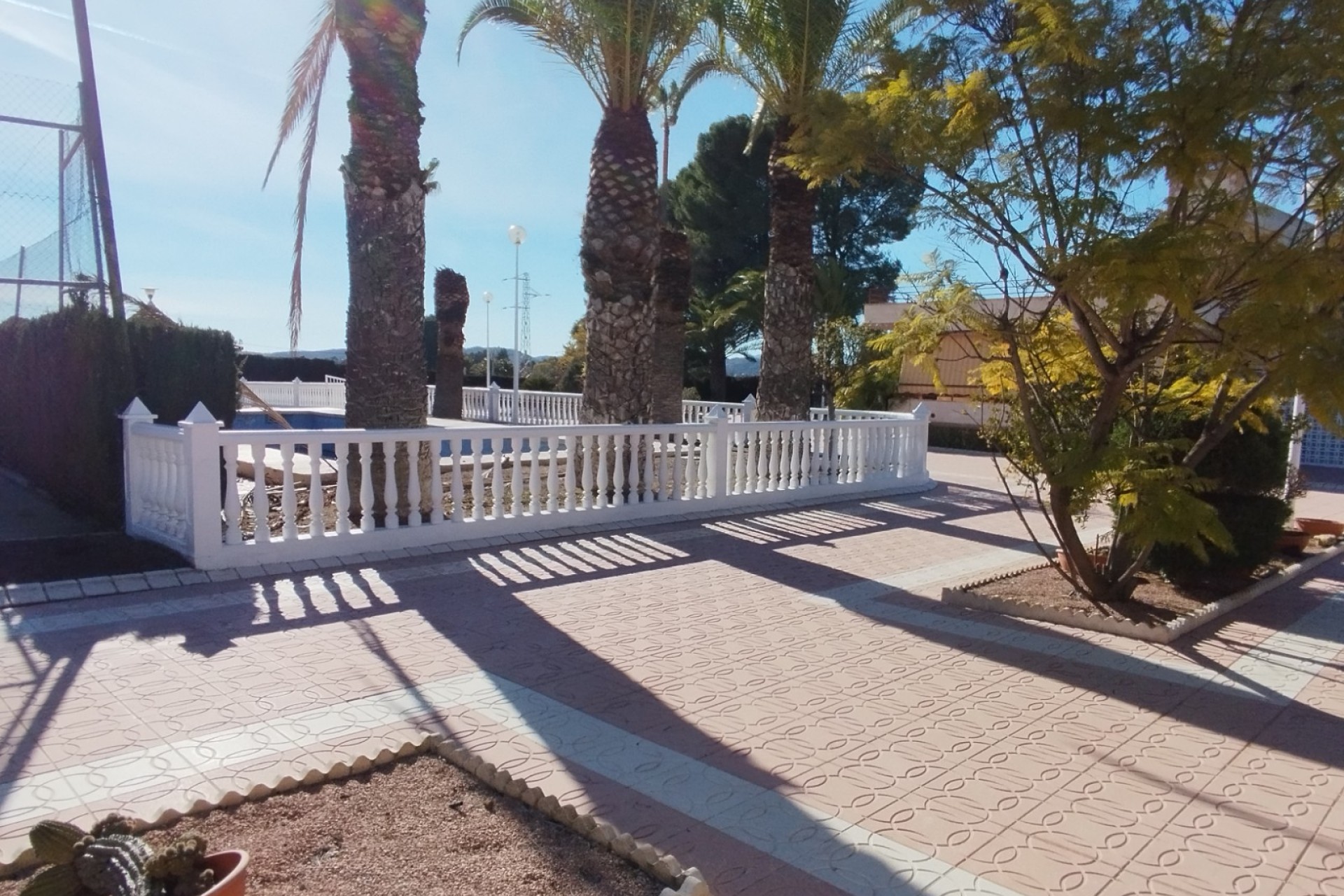 Resale - Villa - Sax