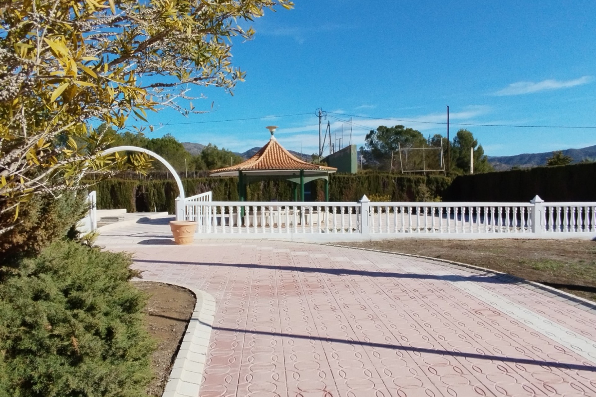 Resale - Villa - Sax