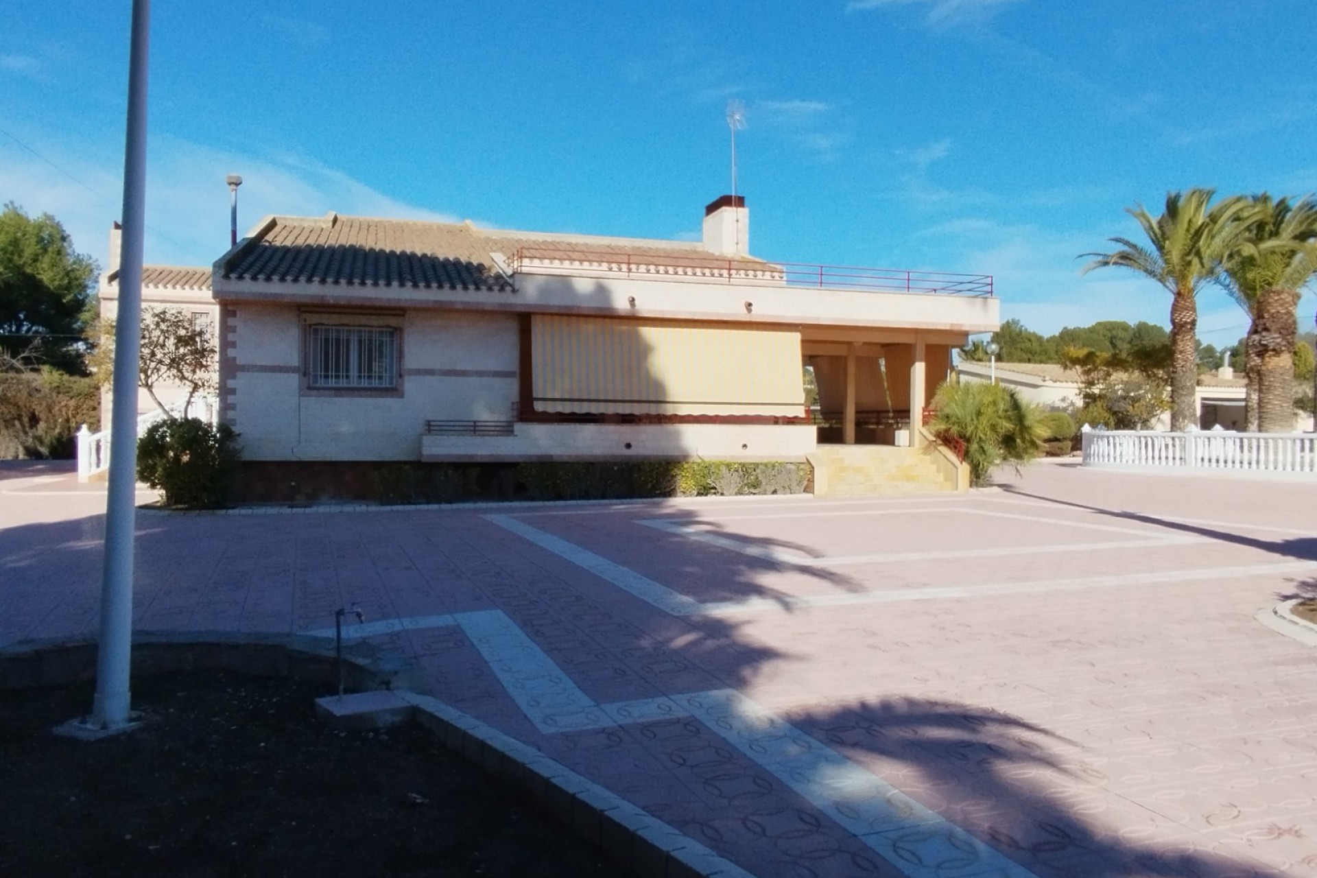 Resale - Villa - Sax