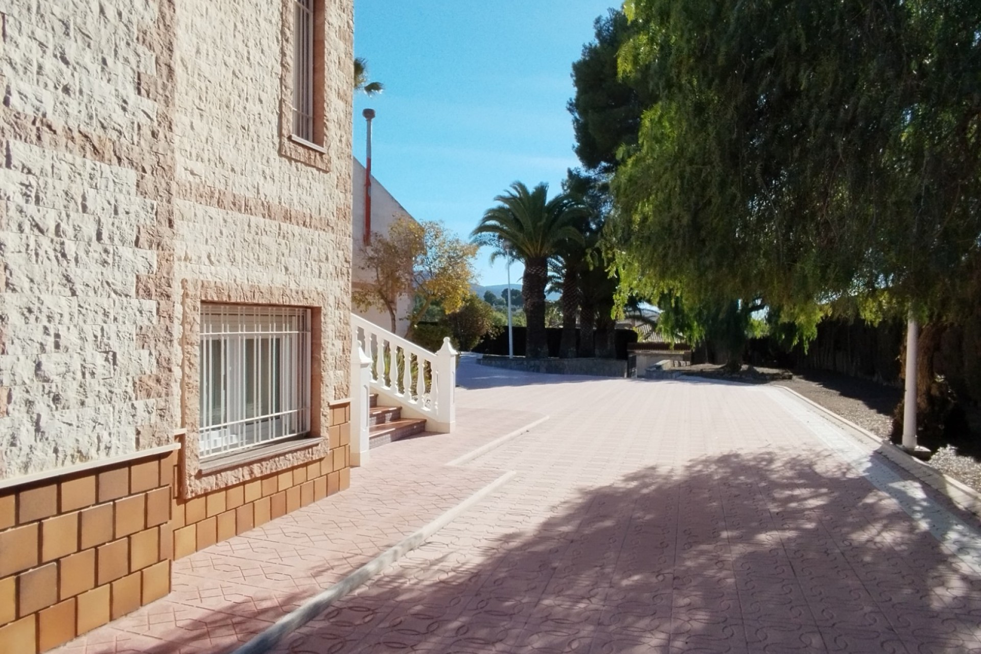 Resale - Villa - Sax