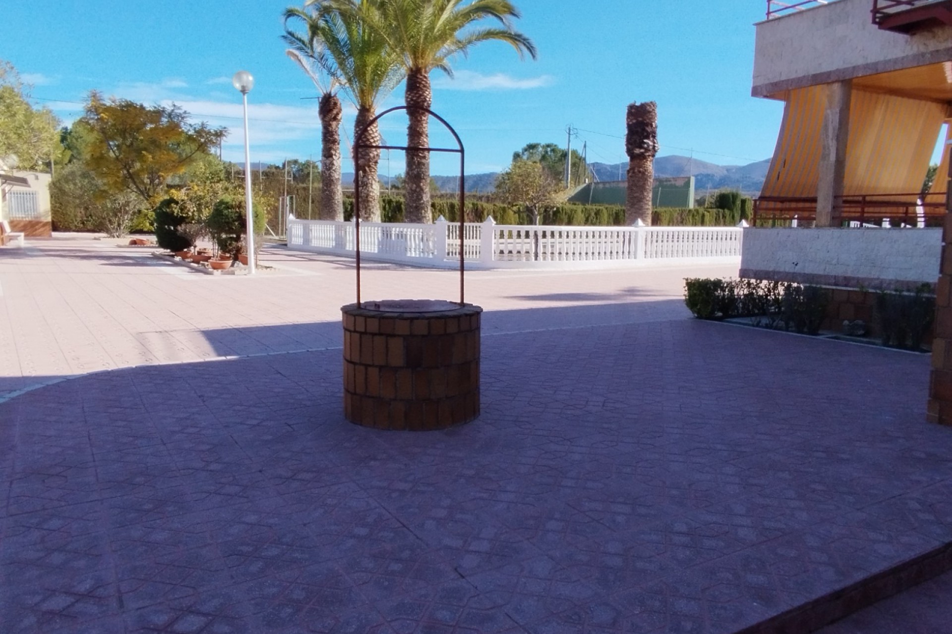 Resale - Villa - Sax