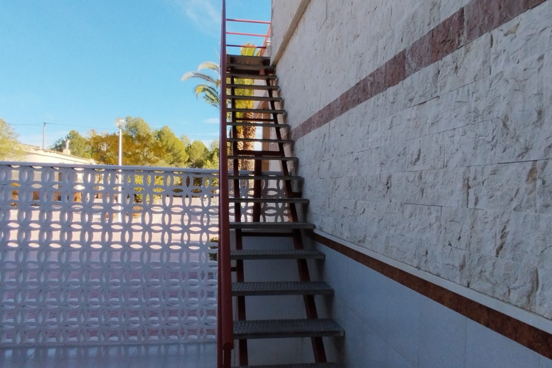 Resale - Villa - Sax