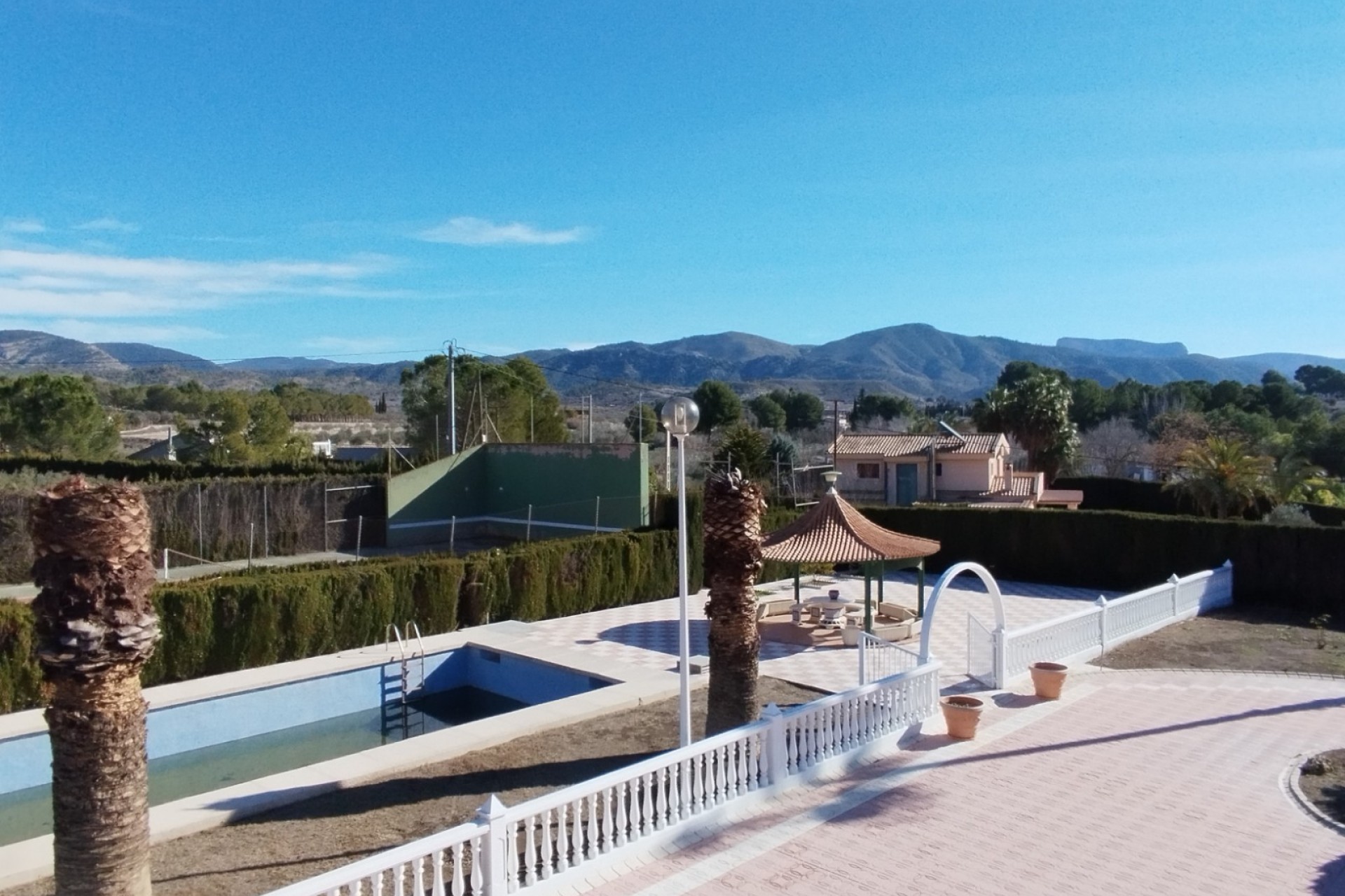 Resale - Villa - Sax