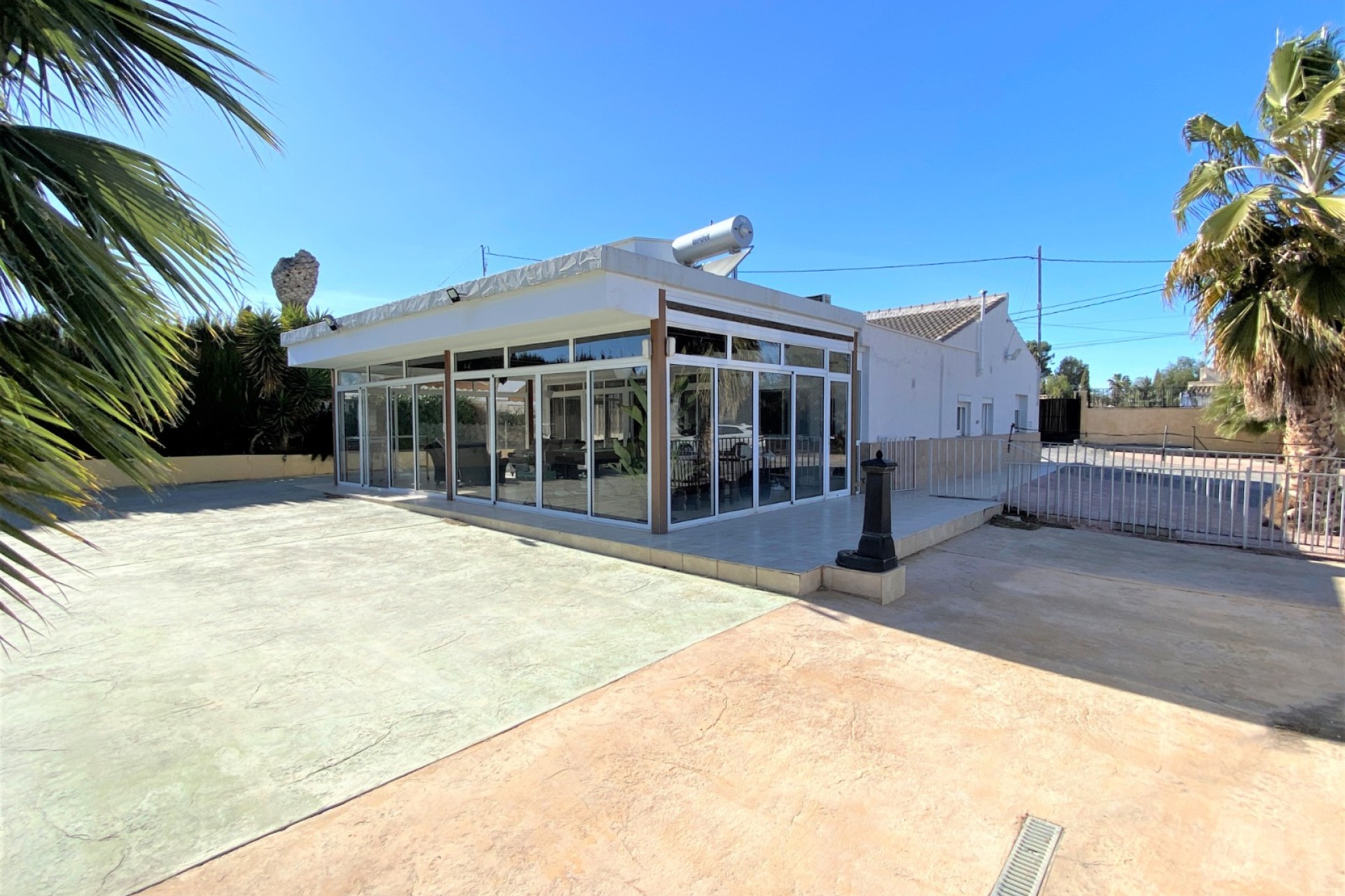 Resale - Villa - Sax