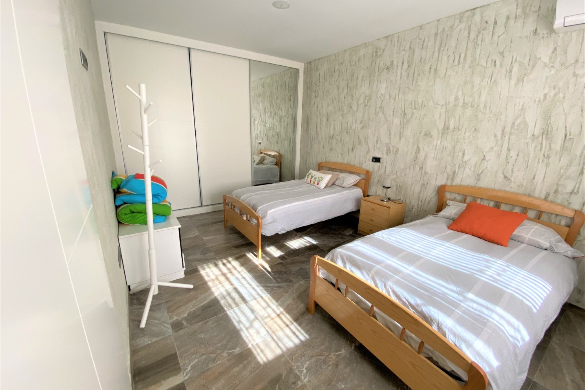 Resale - Villa - Sax