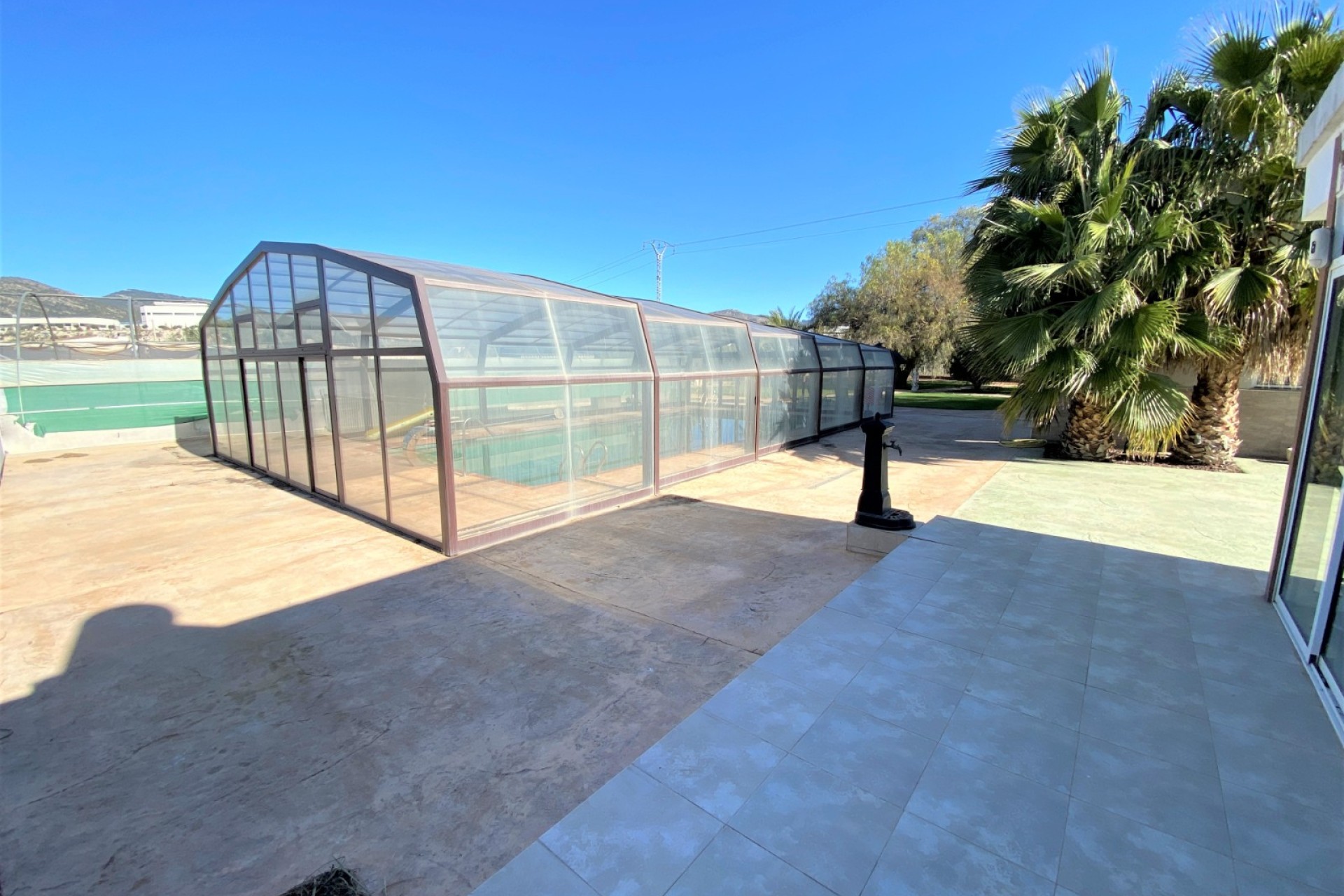 Resale - Villa - Sax