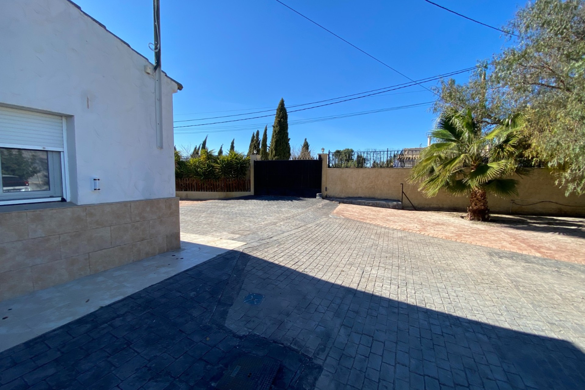 Resale - Villa - Sax