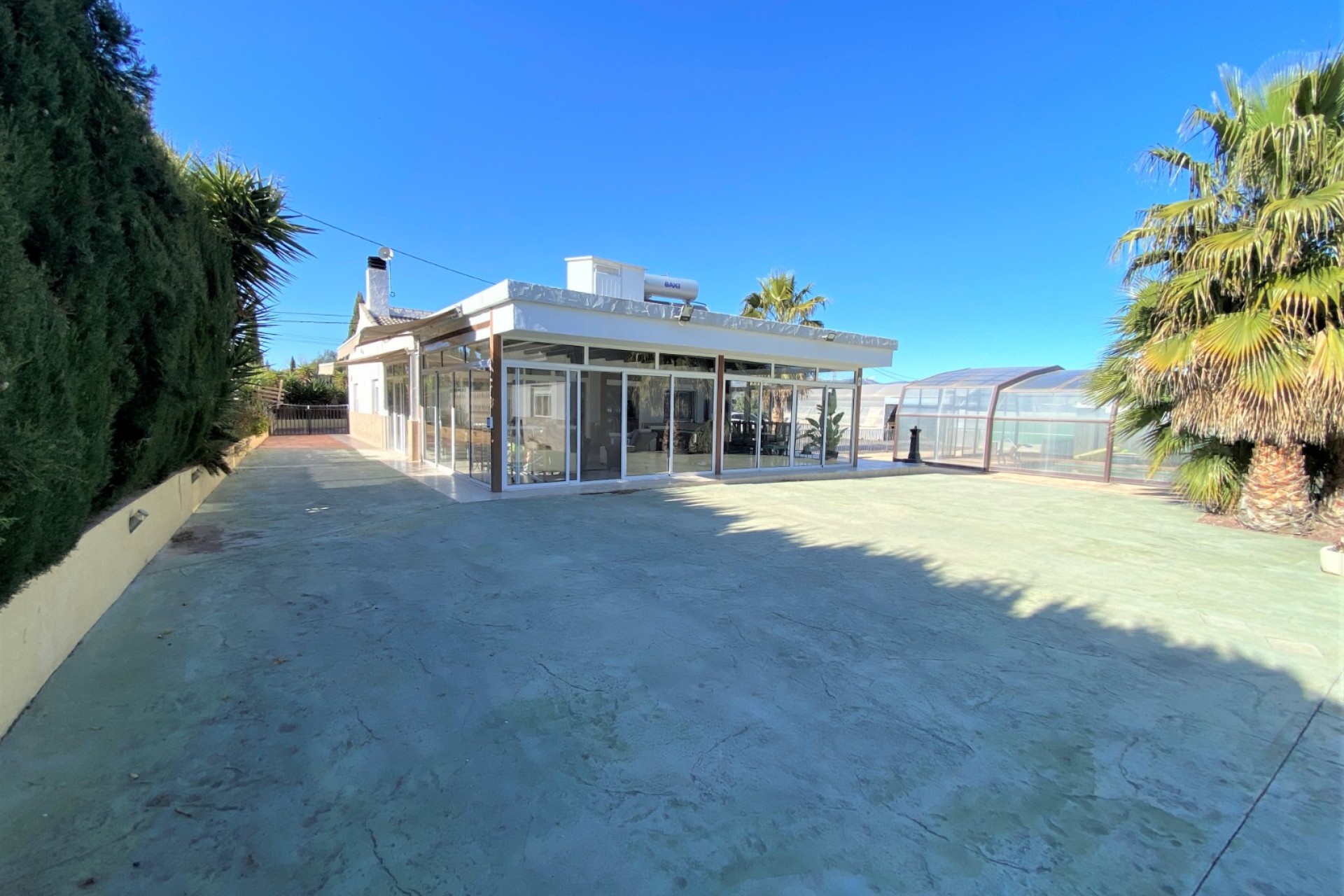 Resale - Villa - Sax