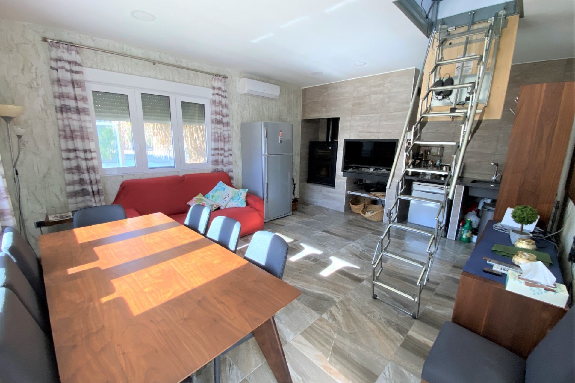 Resale - Villa - Sax
