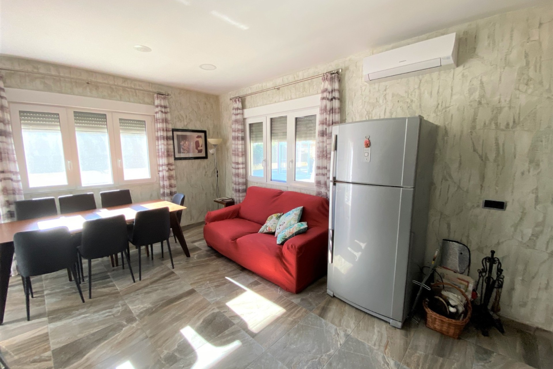 Resale - Villa - Sax