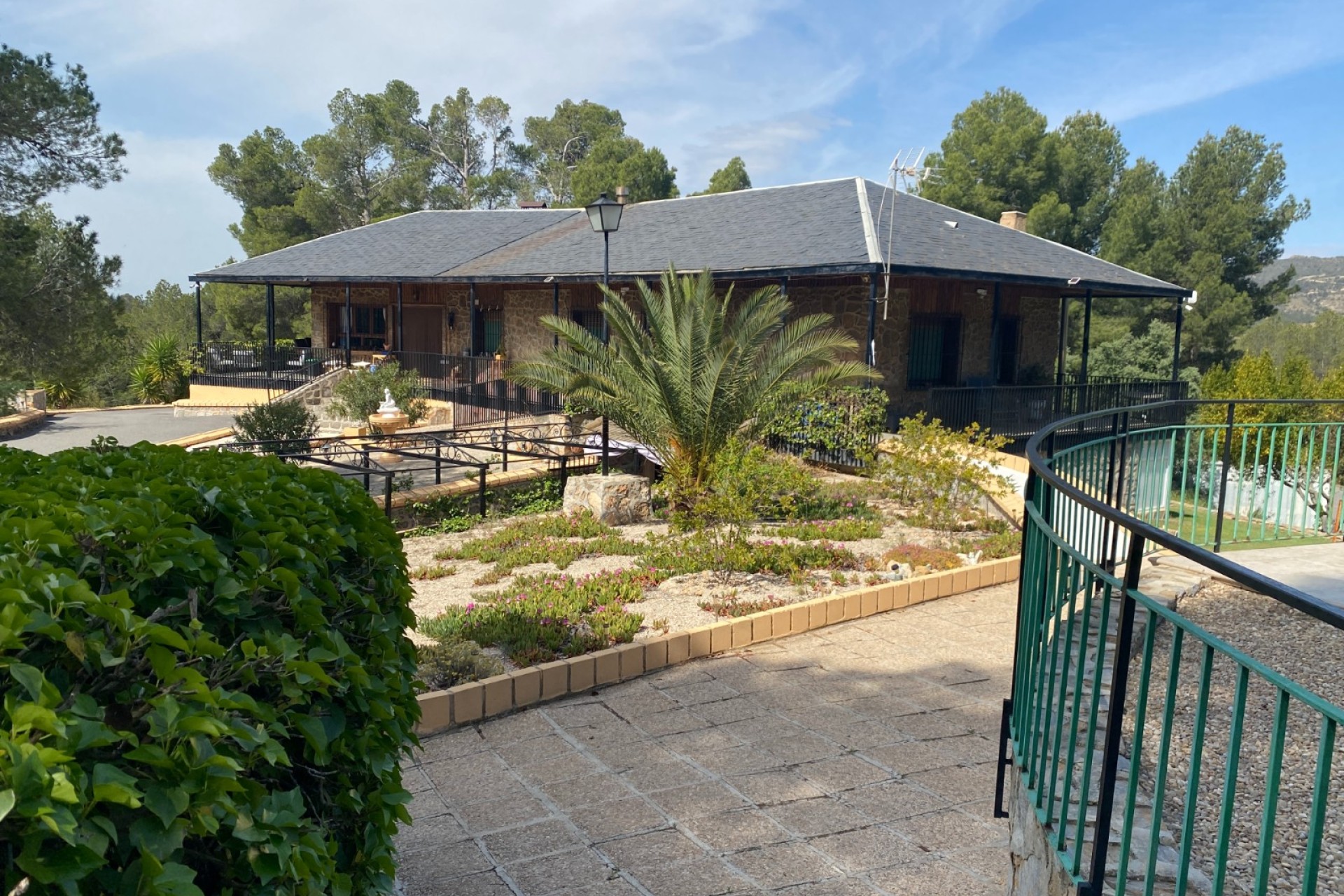 Resale - Villa - Sax