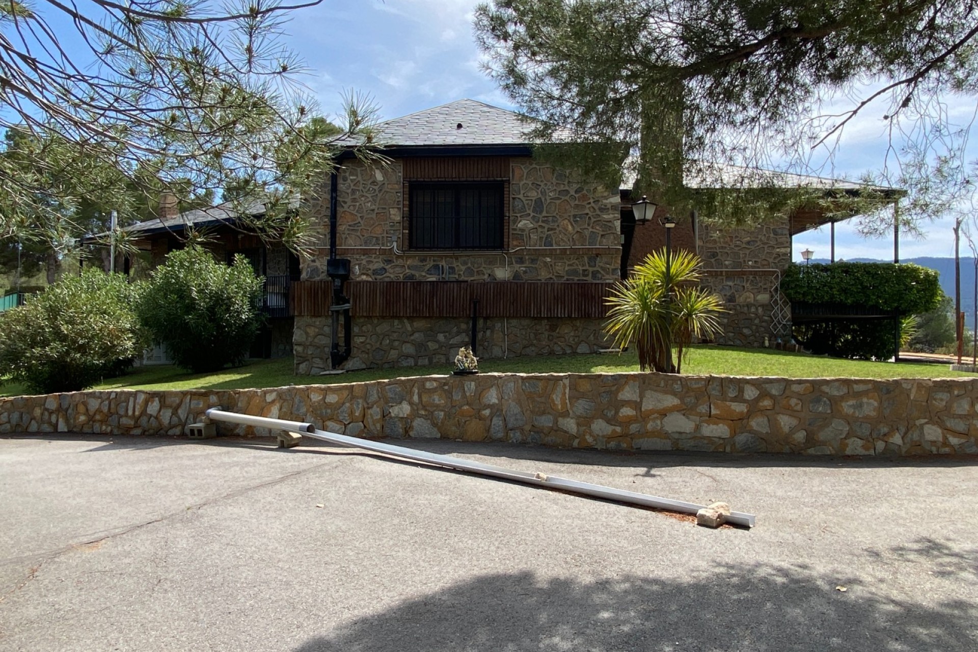 Resale - Villa - Sax