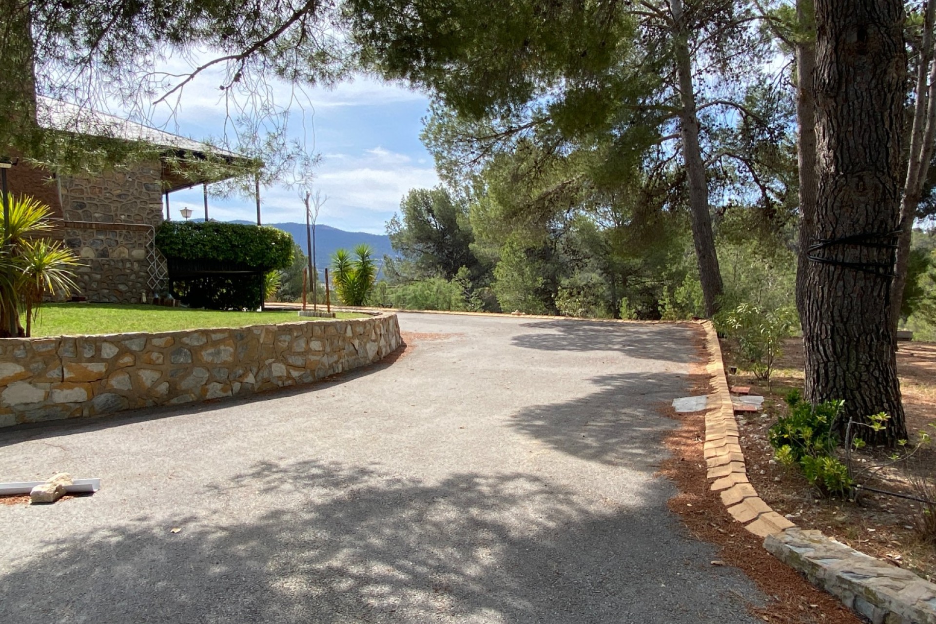 Resale - Villa - Sax