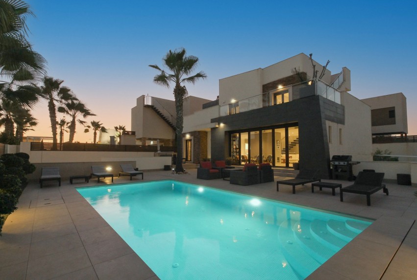 Resale - Villa - Torrevieja - Aguas Nuevas