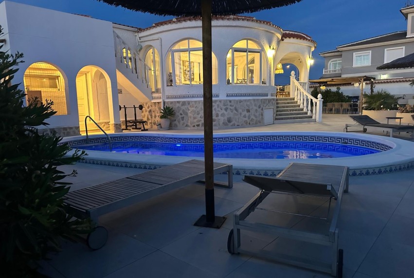 Resale - Villa - Torrevieja - Costa Blanca