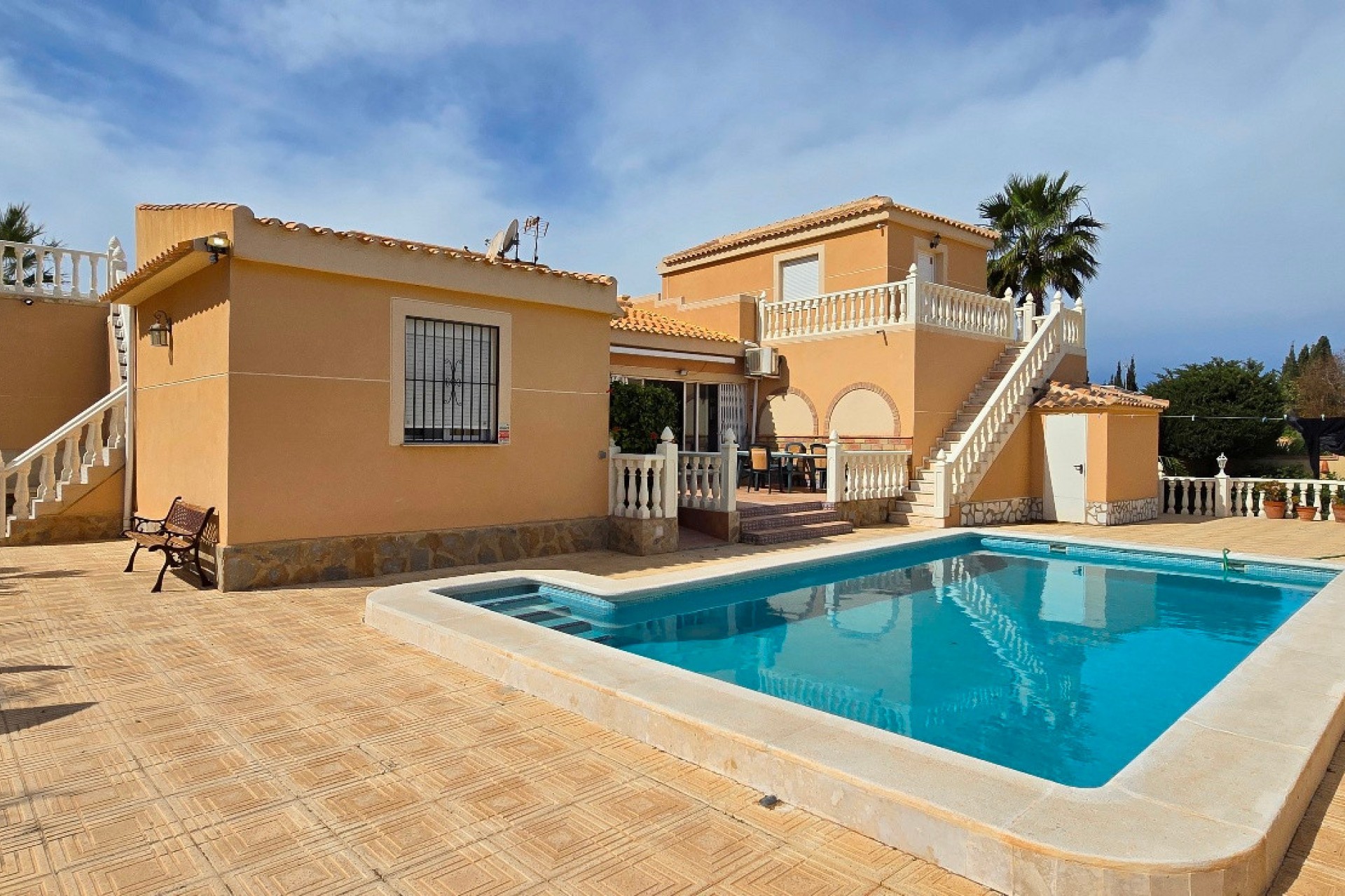 Resale - Villa - Torrevieja - El Chaparral
