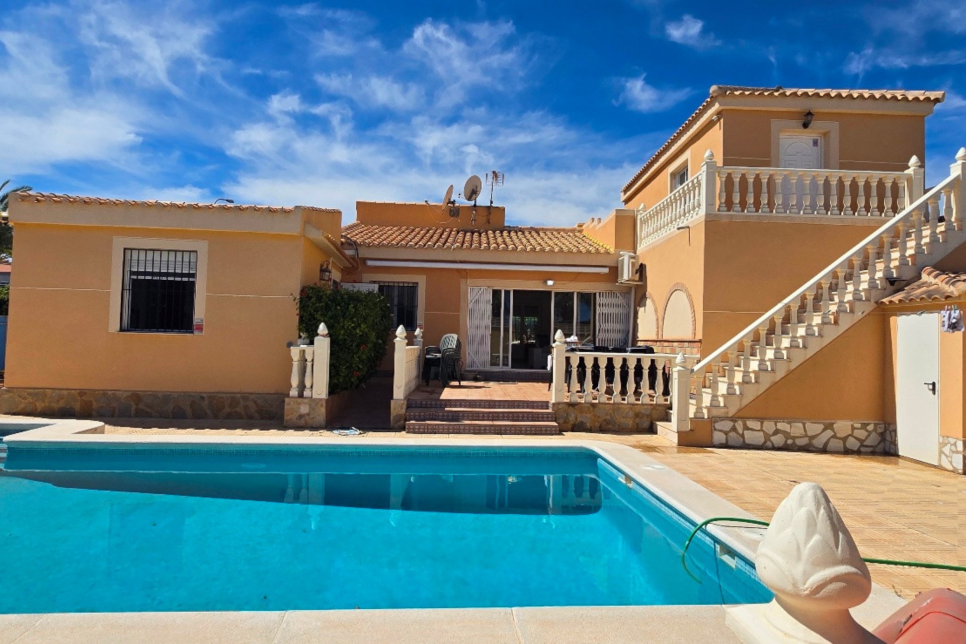 Resale - Villa - Torrevieja - El Chaparral