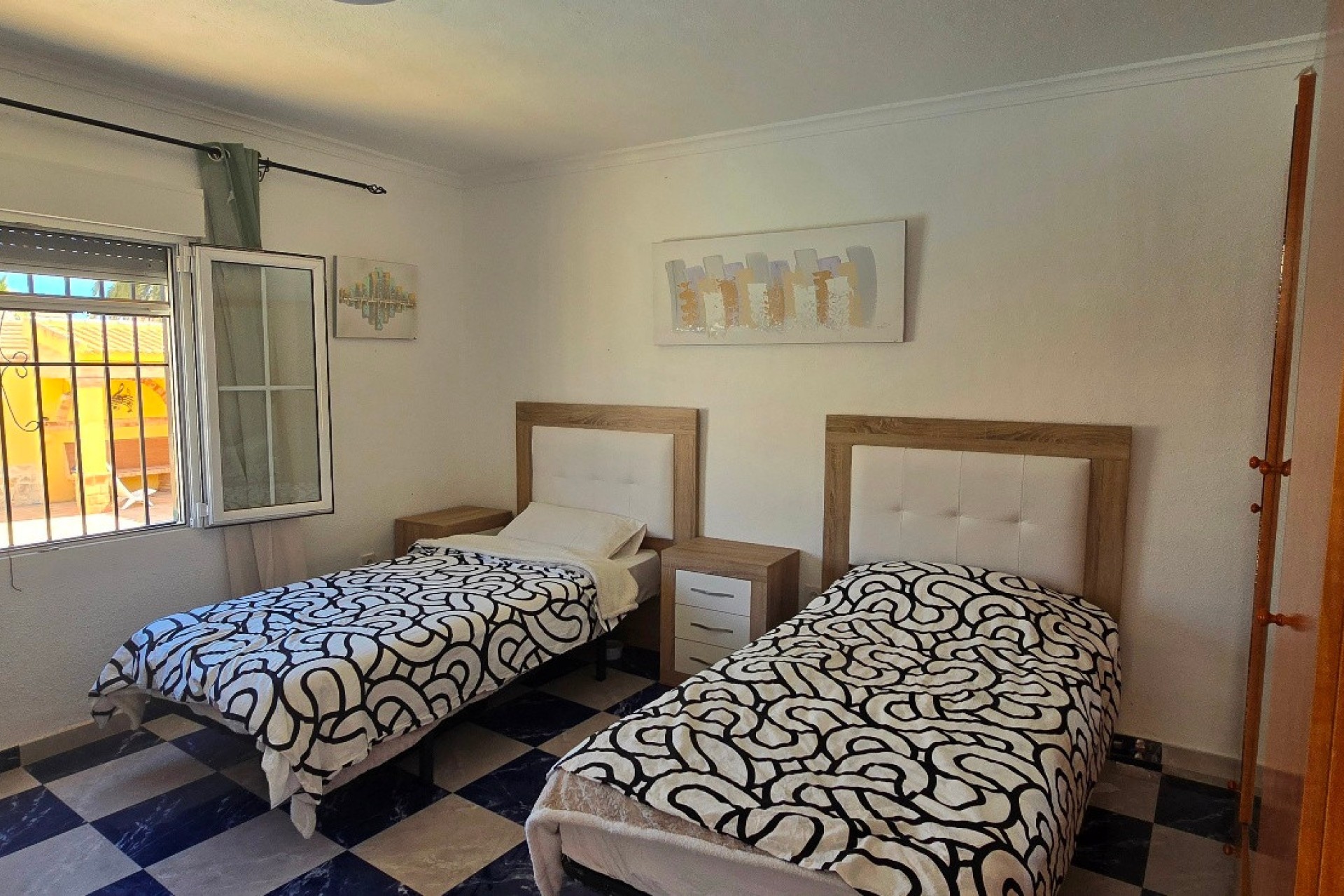 Resale - Villa - Torrevieja - El Chaparral