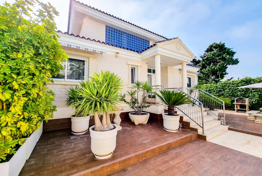 Resale - Villa - Torrevieja - La Mata
