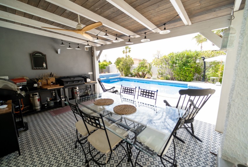 Resale - Villa - Torrevieja - La Siesta
