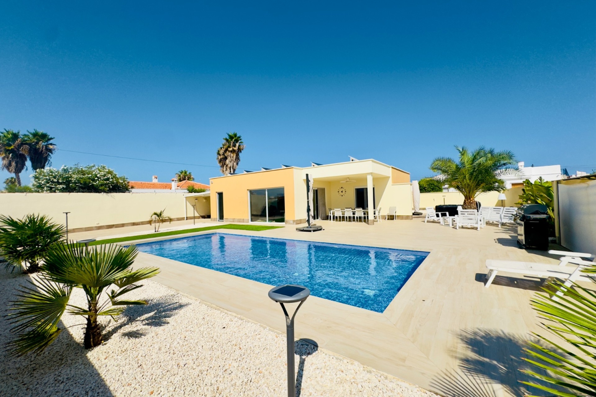 Resale - Villa - Torrevieja - La Siesta