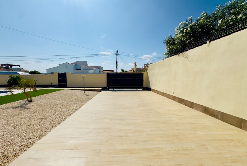 Resale - Villa - Torrevieja - La Siesta