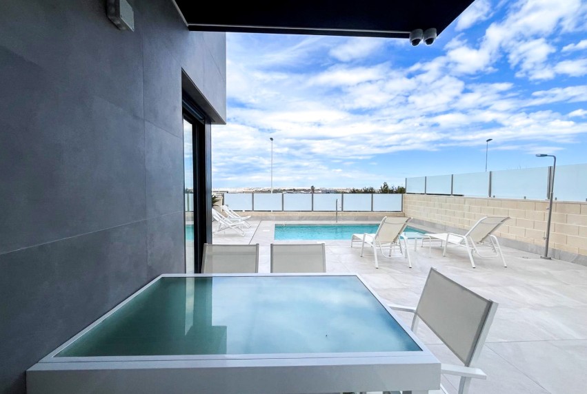 Resale - Villa - Torrevieja - Los Altos
