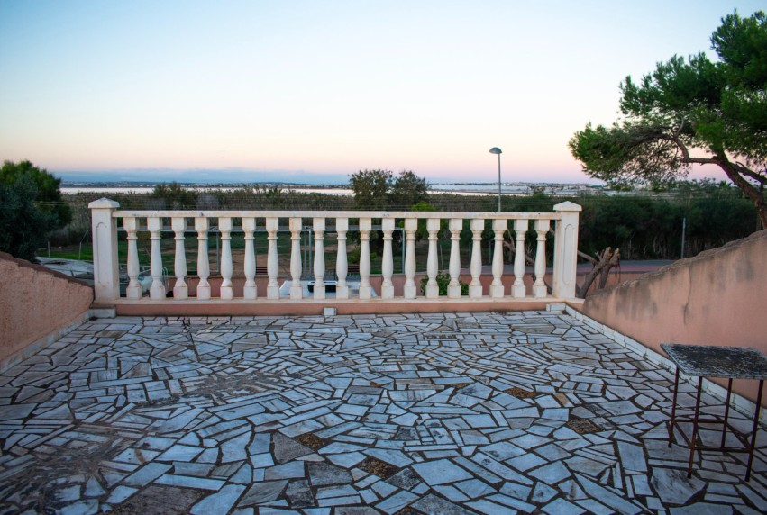Resale - Villa - Torrevieja