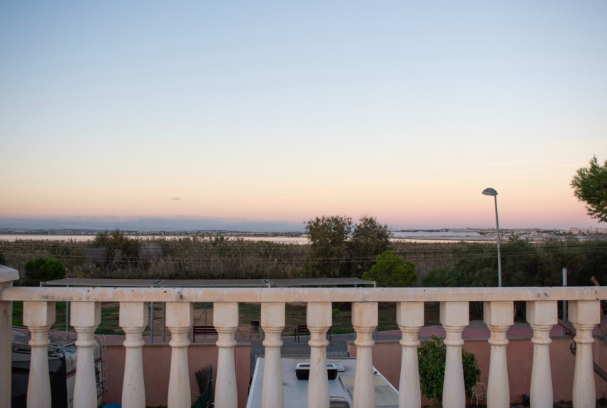 Resale - Villa - Torrevieja