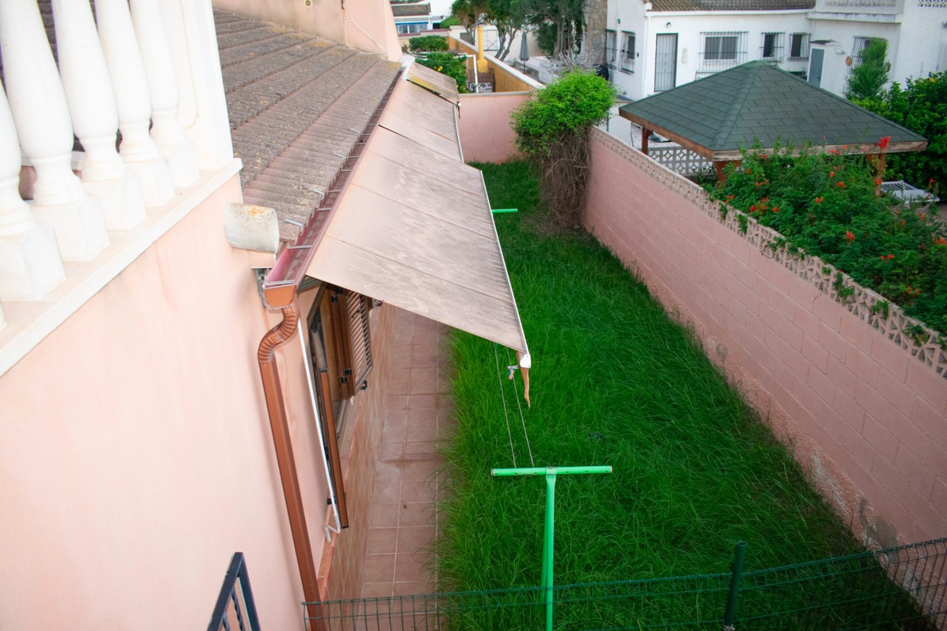 Resale - Villa - Torrevieja