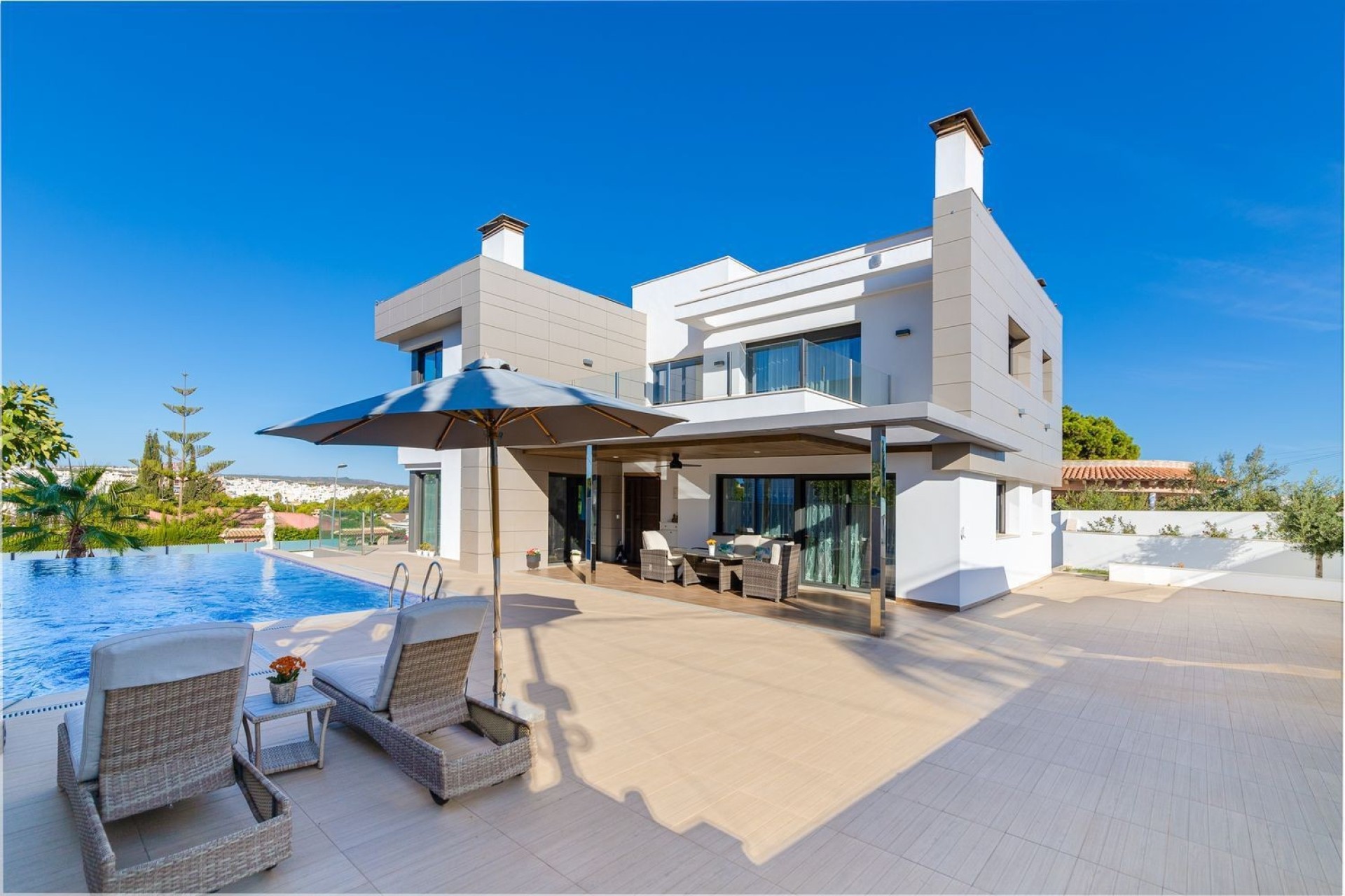 Resale - Villa - Torrevieja