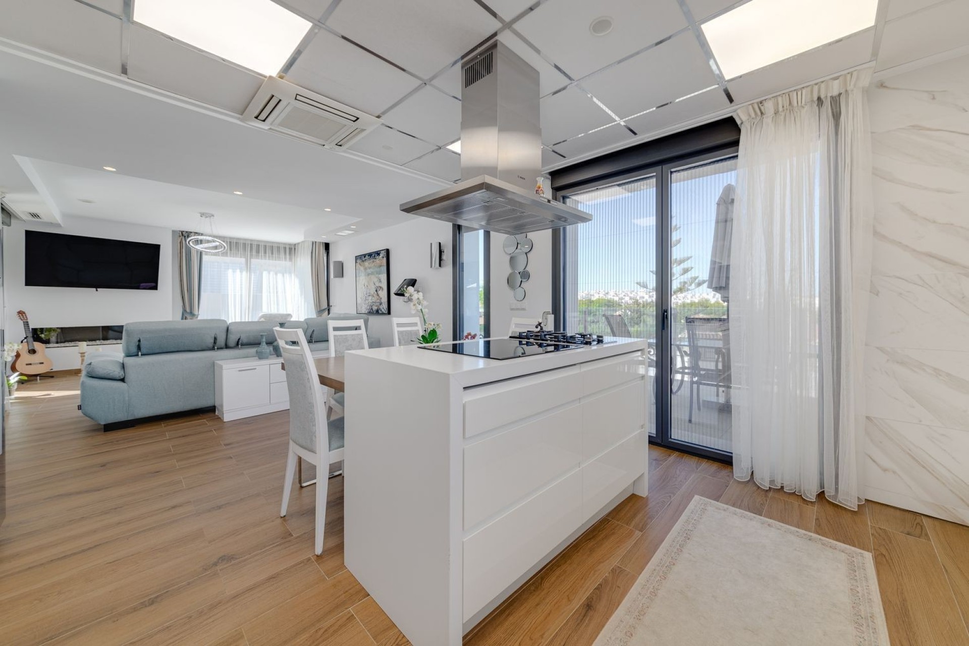 Resale - Villa - Torrevieja