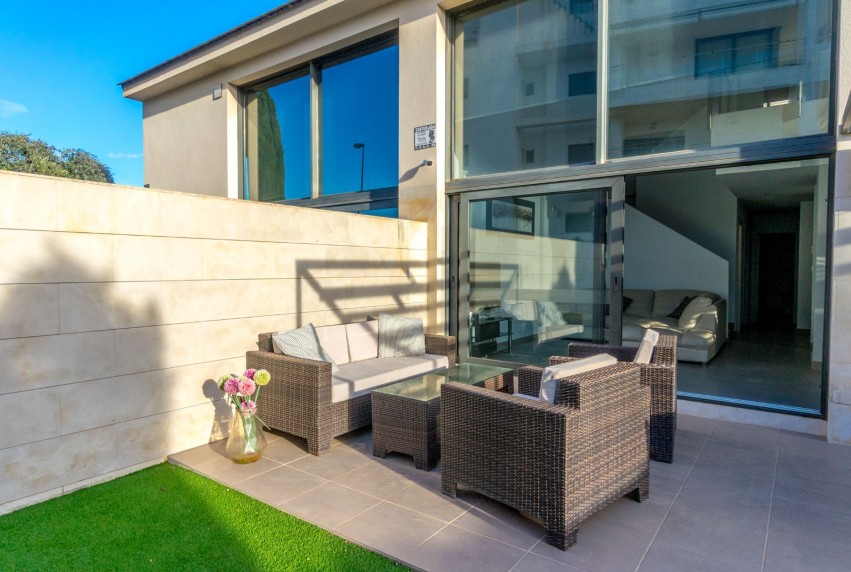 Resale - Villa - Villamartín - Los Dolses