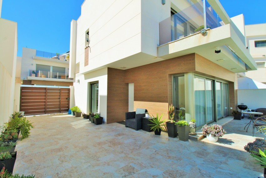 Resale - Villa - Villamartín