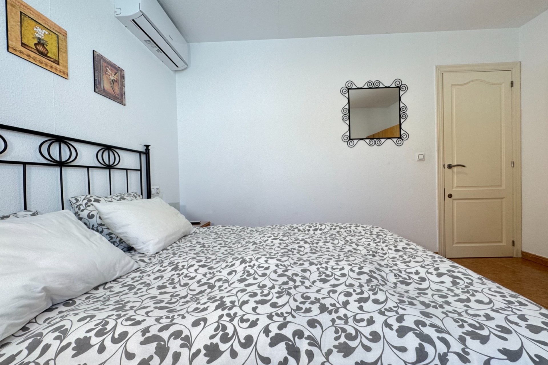 Reventa - Villa - Blanca