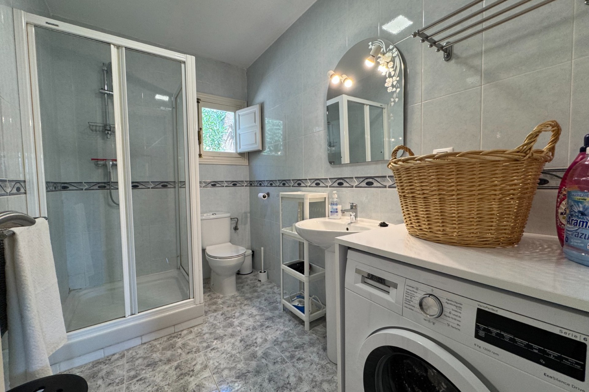 Reventa - Villa - Blanca