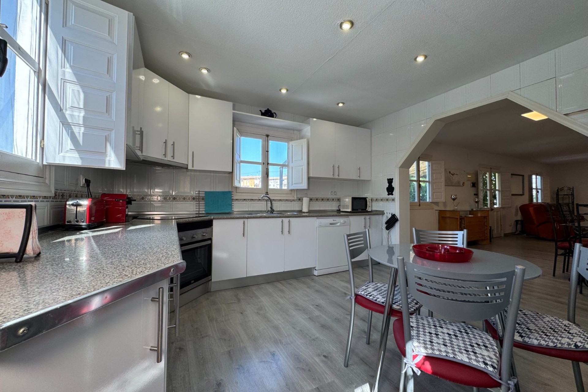 Reventa - Villa - Blanca