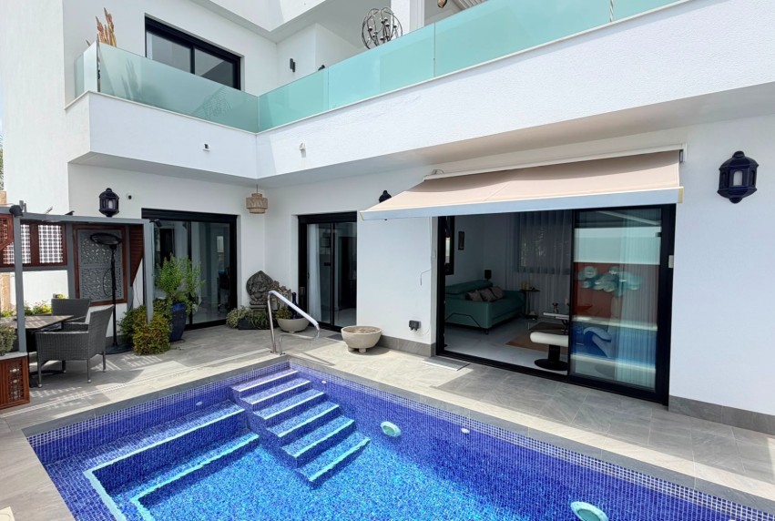Reventa - Villa - Los Montesinos - La Herrada