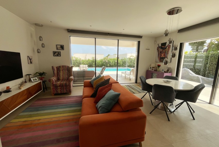 Reventa - Villa - Los Montesinos - La Herrada